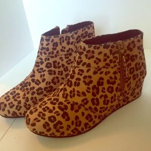 NEW! crb girl Leopard print booties